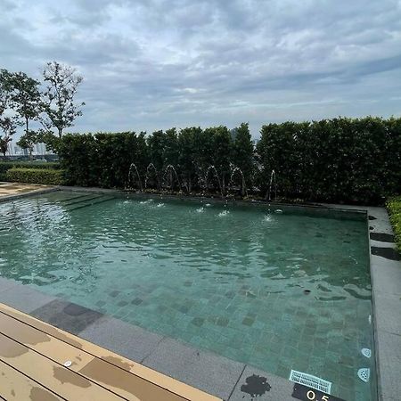 Beacon Suites With Infinity Pool At Georgetown By Wl Exterior photo