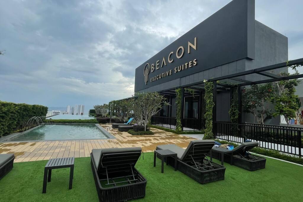 Beacon Suites With Infinity Pool At Georgetown By Wl Exterior photo